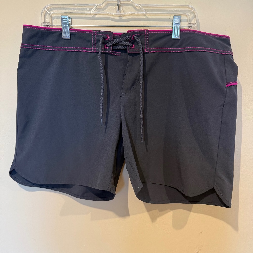 Carve Designs Women's Board Shorts - Size 12